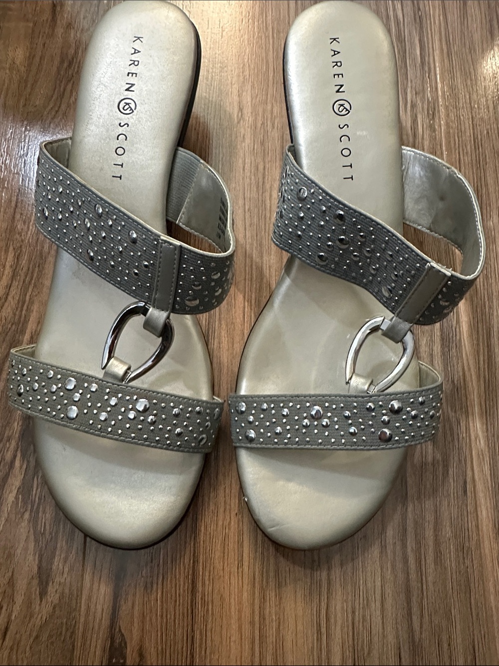 Karen Scott sandals size 11 medium